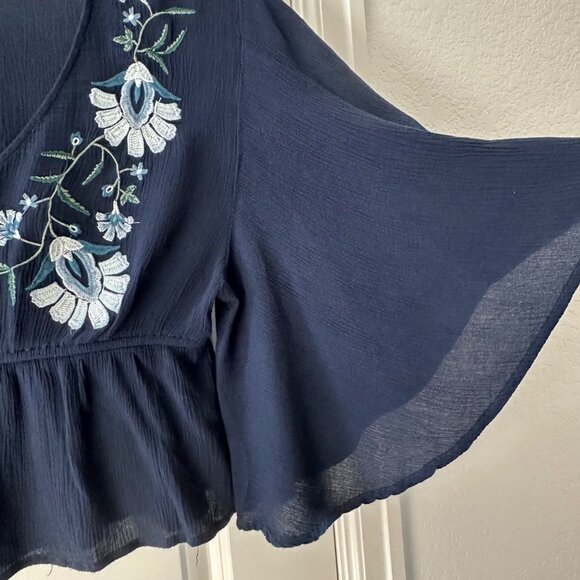 Embroidered Floral Navy Blue Peplum Blouse Medium Aeropostale Rayon Womens Top - Picture 11 of 11